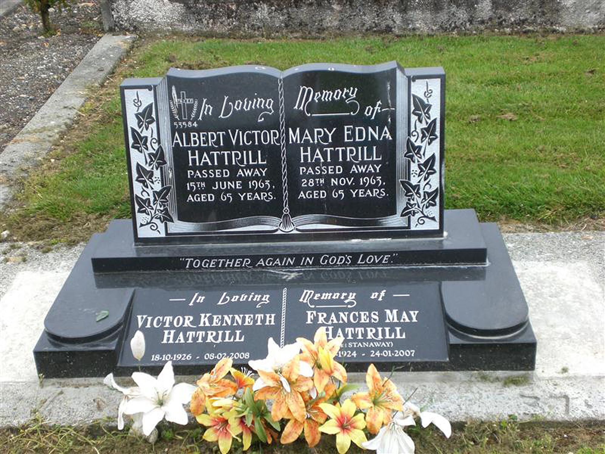 Photo of headstones/Mary Edna McLennan died 1963 hdstn Mataura